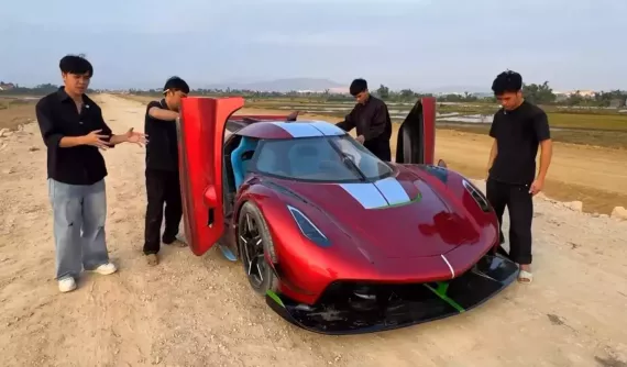 Báo nước ngoài bất ngờ về Koenigsegg Jesko tự chế của Nhết TV