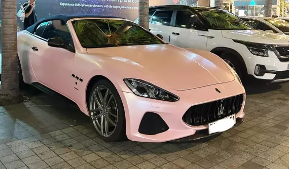 Xe mui trần Ý Maserati GranCabrio Sport lạ lẫm trên đường phố Tp.HCM