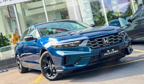 Honda Accord 2025 phiên bản máy xăng chính thức trình làng với thiết kế mới