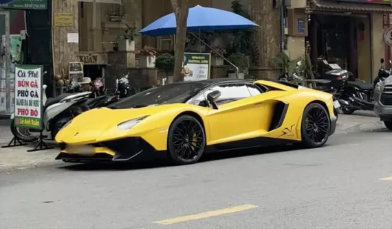 Siêu xe giới hạn Lamborghini Aventador SV Roadster tái xuất