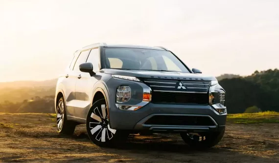 Mitsubishi Outlander 2025 trình làng với nội thất "xịn sò" hơn