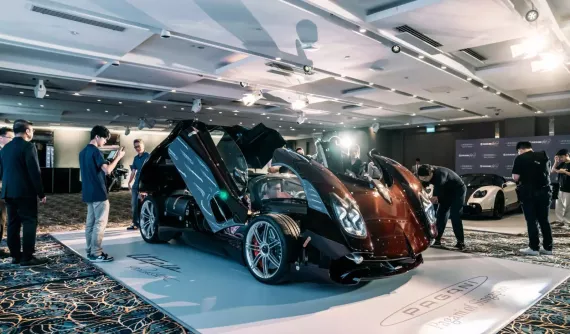 Siêu phẩm Pagani Utopia Roadster lần đầu ra mắt Asean: Giá chưa thuế 80,5 tỷ đồng, 1 đại gia Việt được mời ra mắt