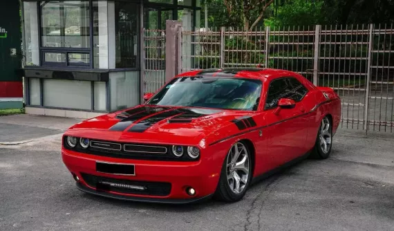 Dodge Challenger SXT hàng hiếm tại Việt Nam bất ngờ được rao bán