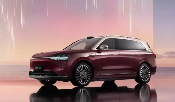 Aito M8 của hãng điện thoại Huawei "bán chạy như tôm tươi"