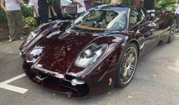 Cận cảnh Pagani Utopia Roadster đầu tiên có mặt tại Singapore: Đủ thuế có khi 250 tỷ đồng