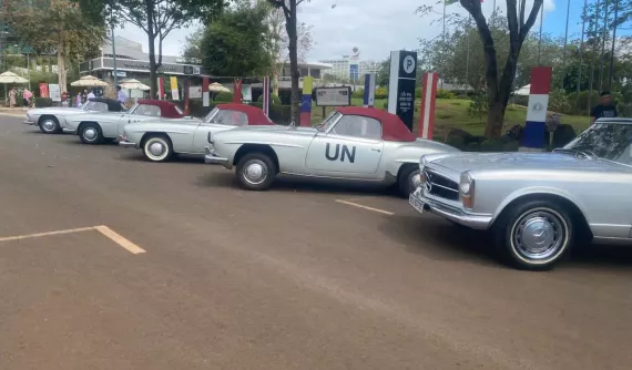 Dàn xe cổ cực độc đáo của "Qua" Vũ tại lễ hội cà phê Buôn Ma Thuột 2025: Tận 6 xe 190SL