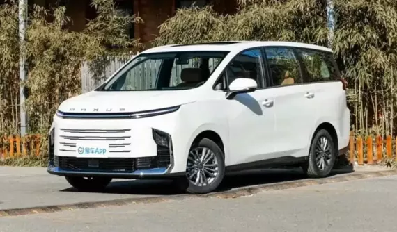 Cận cảnh SAIC Maxus G50 2025: "Ăn xăng" chỉ 1,42 lít/100 km, giá từ 495 triệu đồng