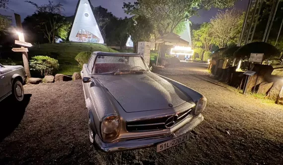 Cận cảnh Mercedes-Benz 250SL mới về đội xe của "vua cà phê" Việt Nam