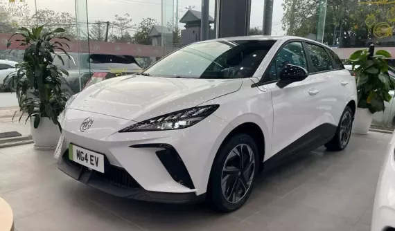 Chật vật tìm khách, ô tô điện Trung Quốc MG4 EV được đại lý giảm giá gần 300 triệu đồng