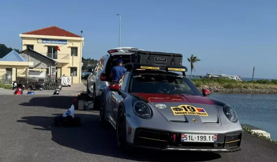 Chủ xe Porsche 911 Dakar tiếp tục hành trình khám phá Trung Quốc