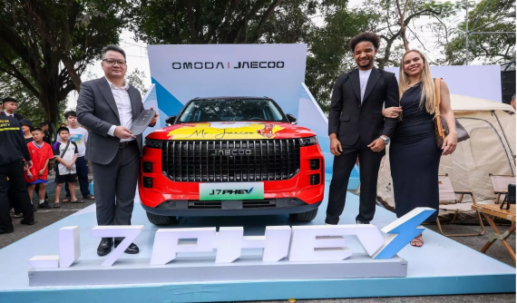 Xuân Son xuất hiện tại sự kiện bàn giao Jaecoo J7 tới tay khách hàng Hà Nội