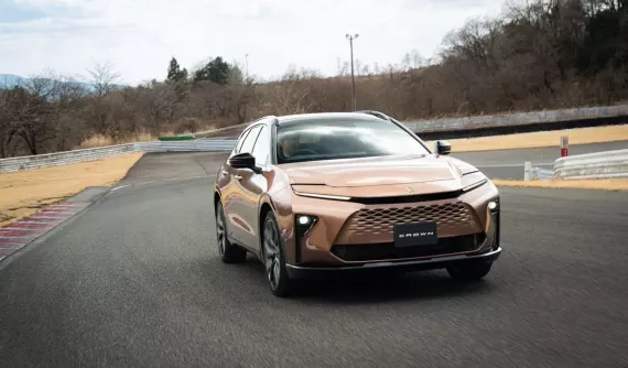 SUV 5 chỗ Toyota Crown Estate 2025 chính thức được bán ra thị trường, giá không rẻ