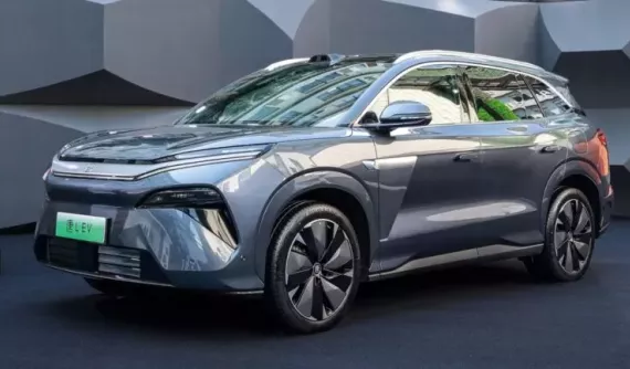 Hãng xe Trung Quốc BYD đã vào Việt Nam chuẩn bị cho ra mắt sạc 1000V, nhanh như đổ xăng