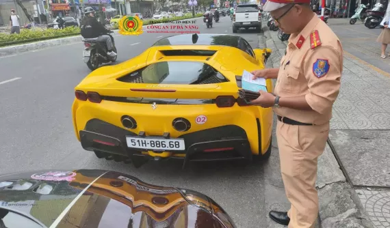 Dàn siêu xe hàng trăm tỷ đồng của Hoàng Kim Khánh vượt đèn đỏ bị xử phạt gần 200 triệu đồng