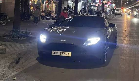 Tay chơi Hà Nội tậu Aston Martin DB11 V8 sau khi bán siêu xe McLaren GT