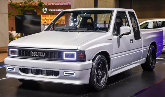 Isuzu cho ra lò chiếc xe bán tải cổ điển "ngầu" nhất từng thấy