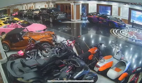 Sau chia sẻ bán xe, Hoàng Kim Khánh tiết lộ dàn siêu xe của mình đã về “núi”