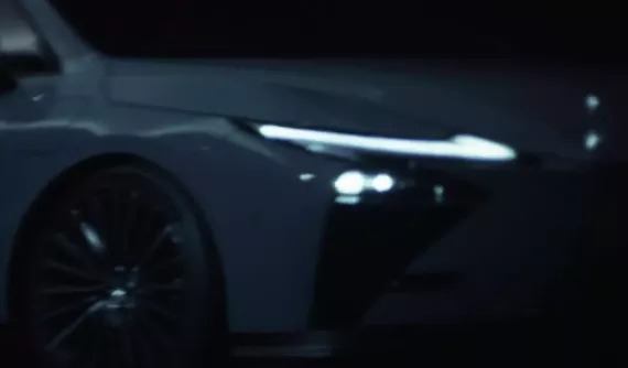 Lexus ES thế hệ mới được "nhá hàng" trước khi ra mắt vào tuần sau