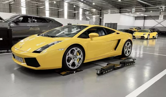 "Nuôi bò" Lamborghini Gallardo gần 23 tuổi liệu có tốn kém?