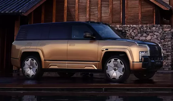 Vén màn Yangwang U8L - SUV điện hạng sang của BYD với nội thất 7 chỗ