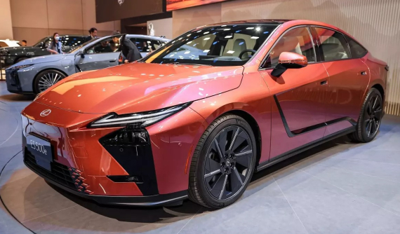 Sedan hạng sang Lexus ES 2025 chính thức trình làng với màn hình cỡ lớn và phiên bản thuần điện
