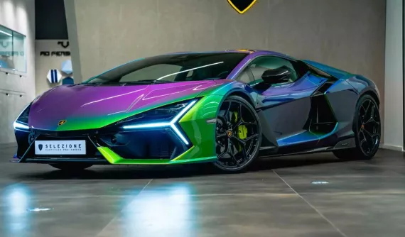 Lamborghini Revuelto mang màu sơn bắt mắt, có thể lên đến 2 tỷ đồng