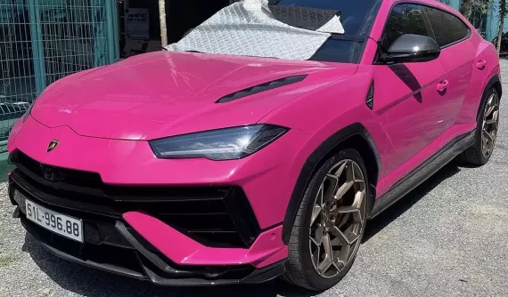 Lamborghini Urus Performante màu độc mang biển số gần 100 triệu đồng ở Tp.HCM