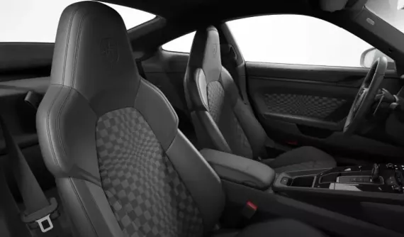 Chỉ cần bỏ ra gần 300 triệu đồng, các chủ xe Porsche 911 có thể sở hữu nội thất Pasha của Spirit 70