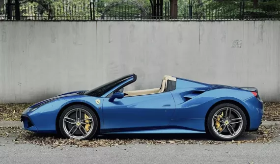 Siêu xe mui trần Ferrari 488 Spider xuất hiện tại Hà Nội