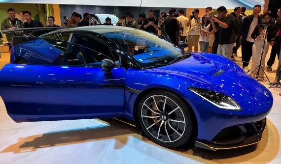 Ra mắt BYD Denza Z - xe thể thao tràn ngập công nghệ, phả hơi nóng lên Porsche 911