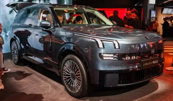 Ngắm hình ảnh "bằng xương, bằng thịt" của Lynk & Co 900 mới mở bán, chạy hơn 200 km không tốn xăng