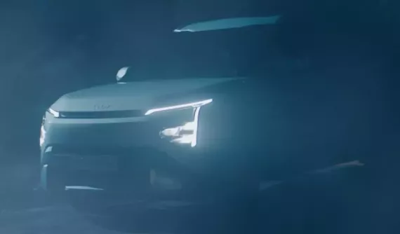 Kia Carens phiên bản nâng cấp chính thức lộ diện, có tên gọi mới là Clavis và hệ thống ADAS