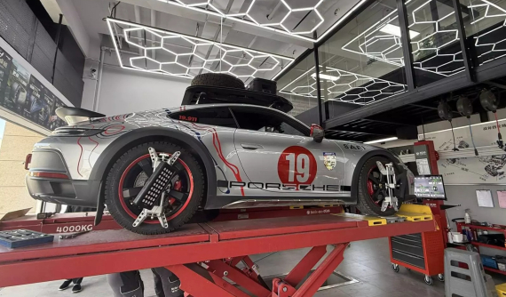 Đại gia Việt bất ngờ trước "kho phụ tùng" rộng lớn tại Trung Quốc: Lốp dành riêng cho Porsche 911 Dakar chỉ mất 24 giờ có hàng