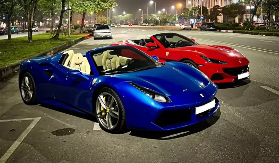 Cặp đôi siêu xe Ferrari mui trần đỉnh cao ở Hà Nội