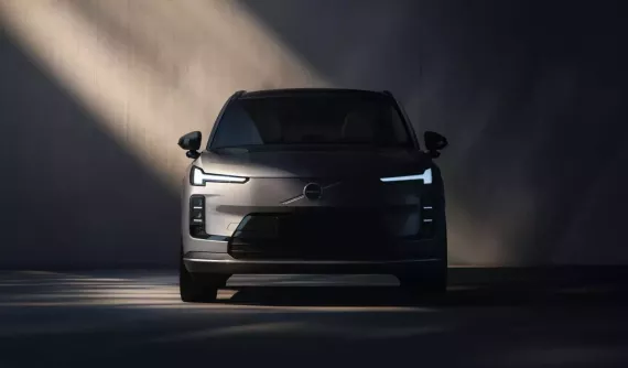 Volvo XC70 tái xuất dưới dạng SUV gia đình, chạy 200 km mà không "ngốn" xăng