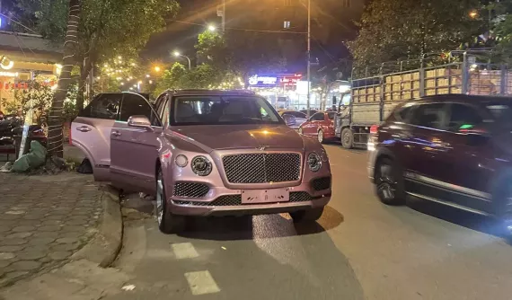 SUV siêu sang Bentley Bentayga Passion Pink độc nhất Việt Nam về "làm dâu" ở Hải Dương?