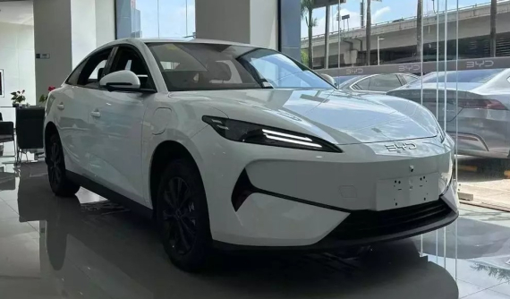 Sedan điện giá rẻ BYD e7 đã bắt đầu xuất hiện tại đại lý, chờ ngày bán ra