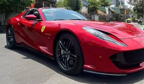 Cận cảnh siêu xe mui trần Ferrari 812 GTS mới về Việt Nam