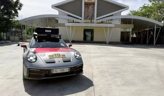 Sau 2 tháng "phượt" bên Trung Quốc, doanh nhân Hải Phòng đã lái Porsche 911 Dakar về Việt Nam
