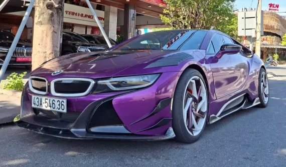 Xe thể thao hybrid BMW i8 mang gói độ lạ mắt ở Đà Nẵng