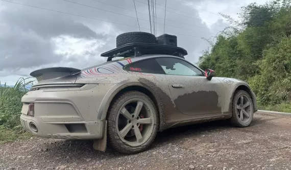 Đây là hậu quả của xe Porsche 911 Dakar ở Việt Nam sau gần 100 km off-road ở nước bạn Lào