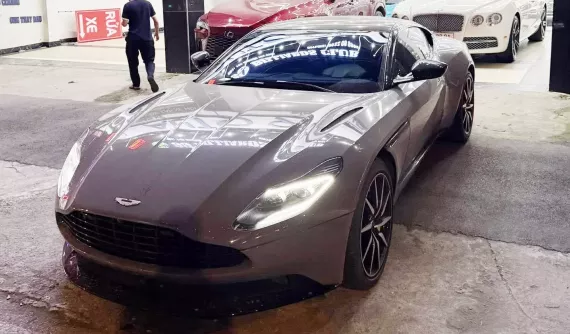 Trải nghiệm chưa bao lâu tay chơi Hà Nội đã bán lại Aston Martin DB11 V8 từng của đại gia Jacky
