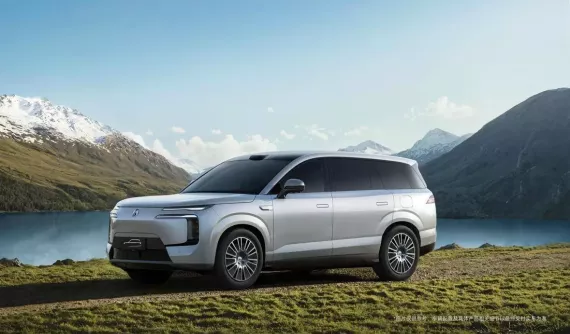 Thương hiệu xe sang của BYD vén màn mẫu SUV 6 chỗ cỡ lớn mới, chạy 170 km không tốn xăng