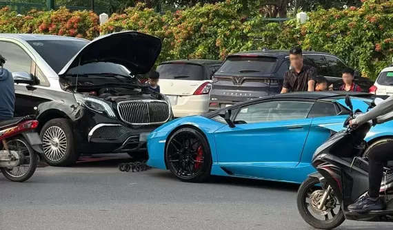 Nằm ở garage khá lâu, siêu xe Lamborghini Aventador Roadster bất ngờ tái xuất và cái kết không ai nghĩ đến