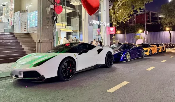 Dàn siêu xe gần 100 tỷ đồng của các đại gia Tp.HCM tụ tập đêm tối