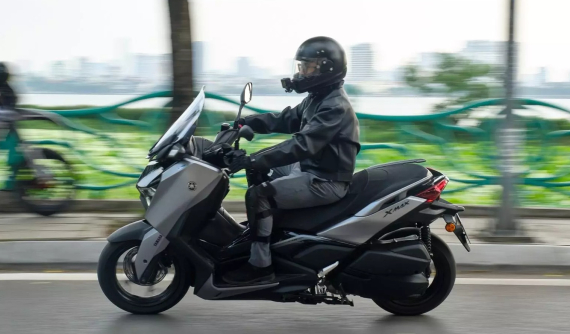 Đánh giá Yamaha XMAX 300 2025: mạnh, mượt và thú vị