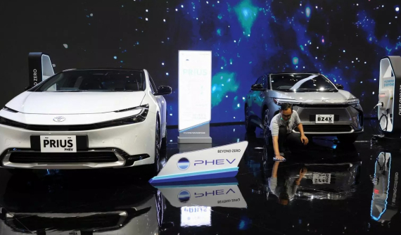 Toyota đang đặt cược lớn vào xe hybrid sạc điện