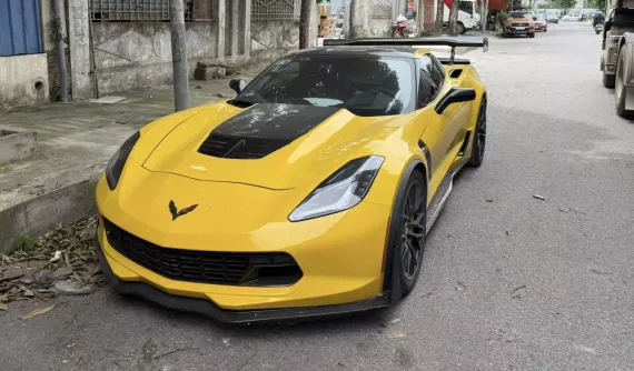 Chevrolet Corvette C7 độ cánh gió khổng lồ của đại gia Hà Nội