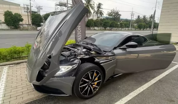 Aston Martin DB11 V8 từng của đại gia Jacky bất ngờ tái xuất ở Tp.HCM