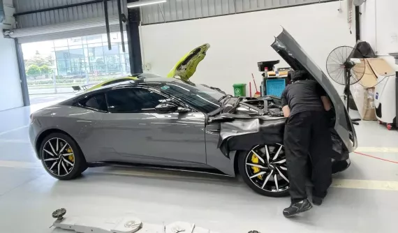 Bảo dưỡng cho Aston Martin DB11 liệu có đắt? Tiền công hơn 6 triệu đồng